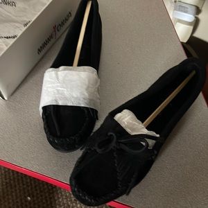 Women’s Kilty Black Minnetonka